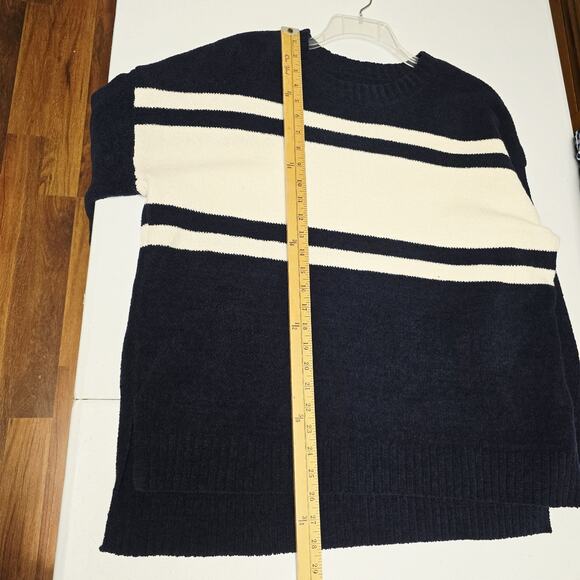 American Eagle Sweater XS/S Relaxed Navy Cream Stripe Crewneck Super Soft Womens - Picture 11 of 11